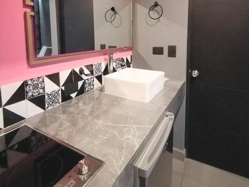 Adhoc Mro Hotel cápsula *