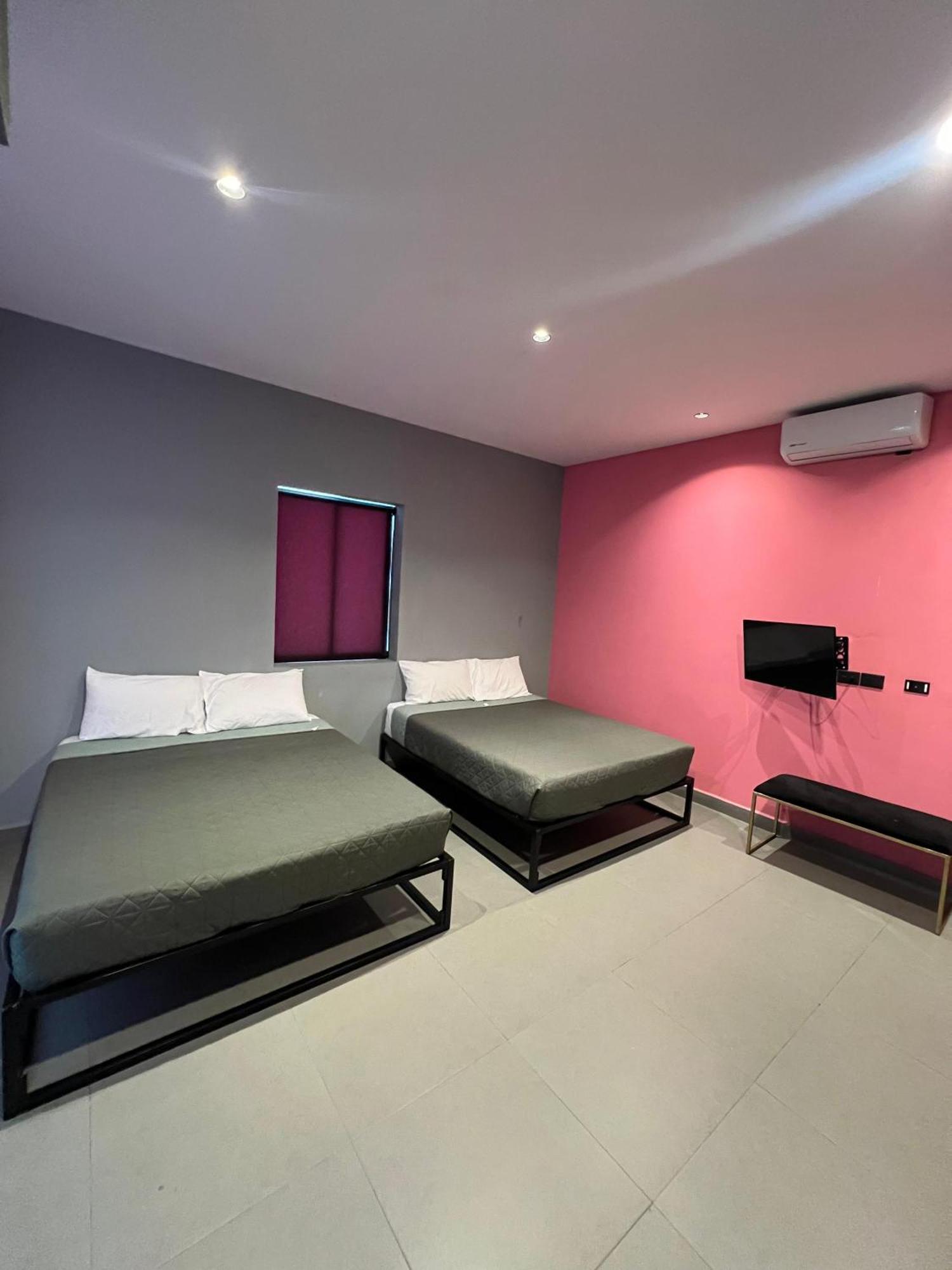 Hotel cápsula Adhoc Mro Monterrey