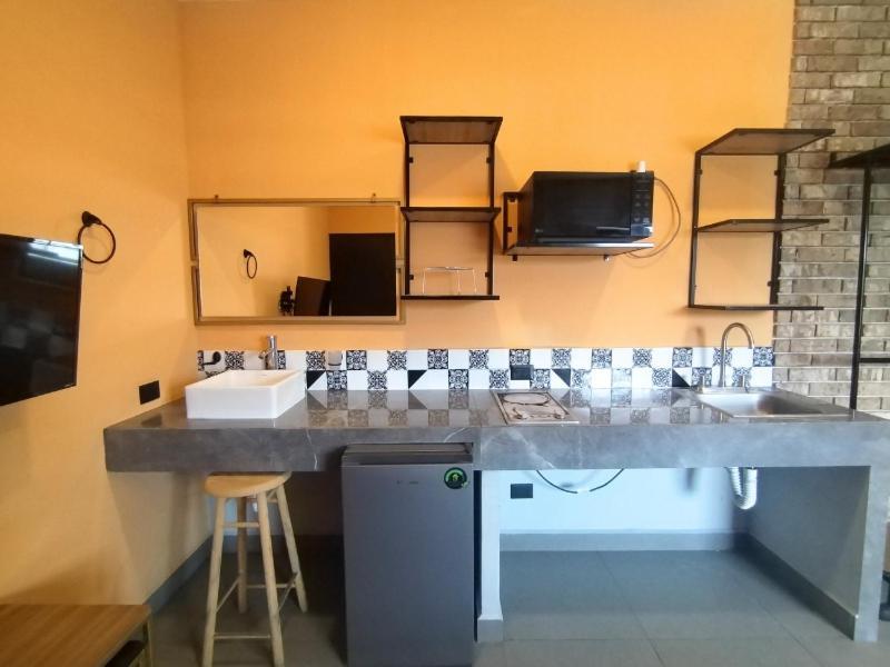 Adhoc Mro Hotel cápsula *