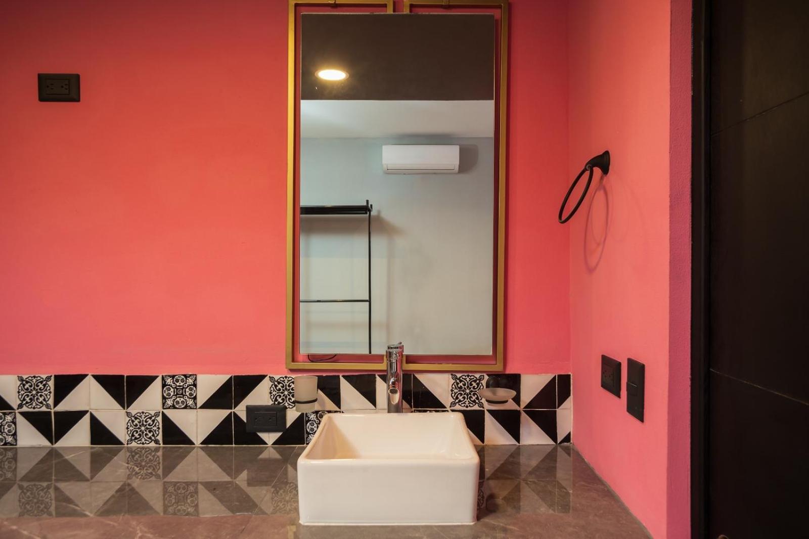 Hotel cápsula Adhoc Mro *